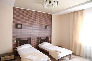 Гостевой дом Center Hotel Бишкек Просторный двухместный номер с 2 отдельными кроватями-4
